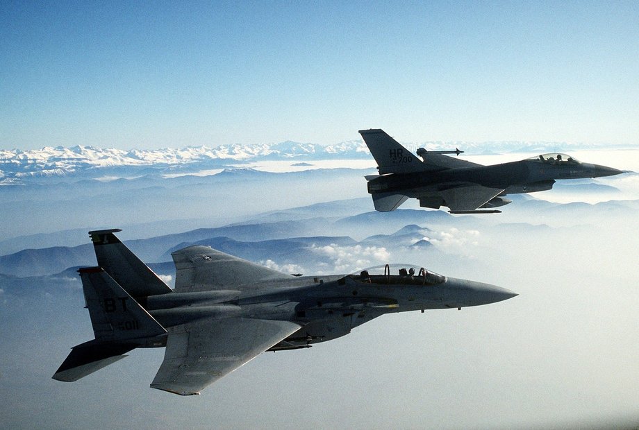 Sollten Bundeswehrjets auch künftig die Möglichkeit haben, US-Atombomben abwerfen zu können?
