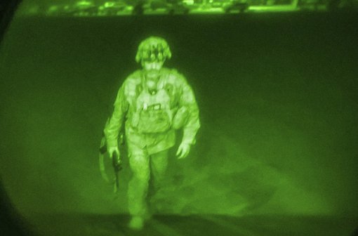 The last US-soldier, Major General Chris Donahue, leaving Afghanistan (c) picture alliance / ZUMAPRESS.com