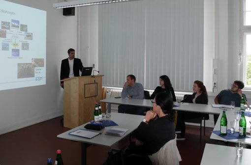 Dr. Christian Alwardt erläuterte die Risiken einer digitalen Kriegsführun