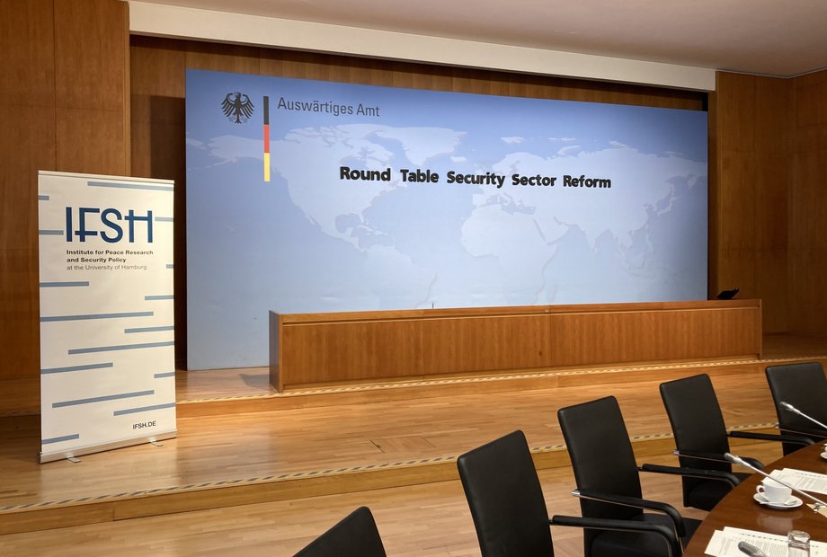 [Translate to English:] Konferenzraum im Auswärtigen Amt